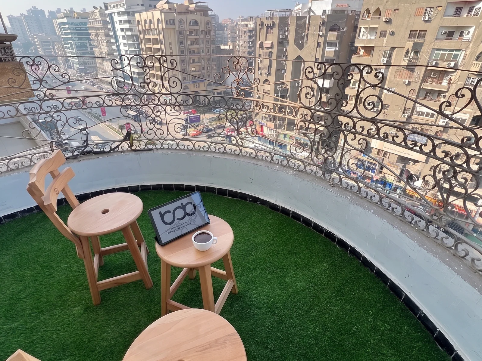 ماذا يشمل المكتب الإداري المجهز بالكامل؟